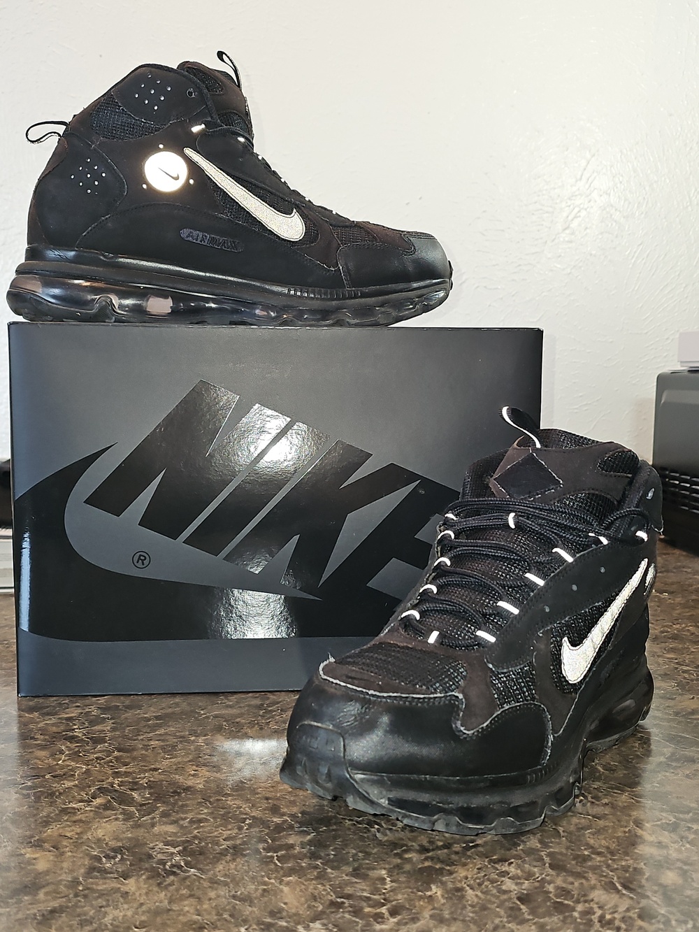 Nike Air Max Terra Sertig Triple Black Mens Sneaker Hiking Boot 537695-010 Sz 13